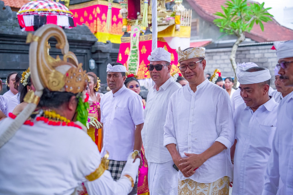 Upacara Melaspas, Mendem Pedagingan di Pura Desa dan Pura Puseh Desa Adat Padonan